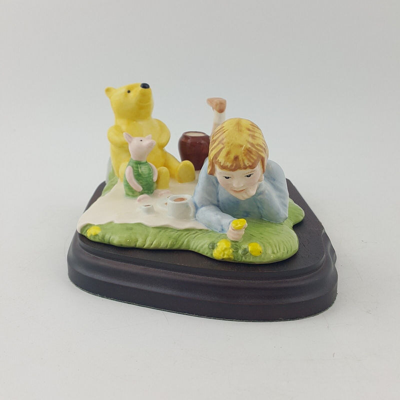 Royal Doulton Winnie the Pooh Pooh Counting The Honeypots WP12 - 8127 RD