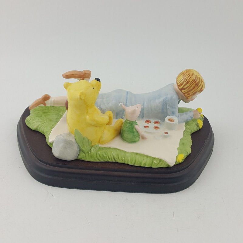 Royal Doulton Winnie the Pooh Pooh Counting The Honeypots WP12 - 8127 RD