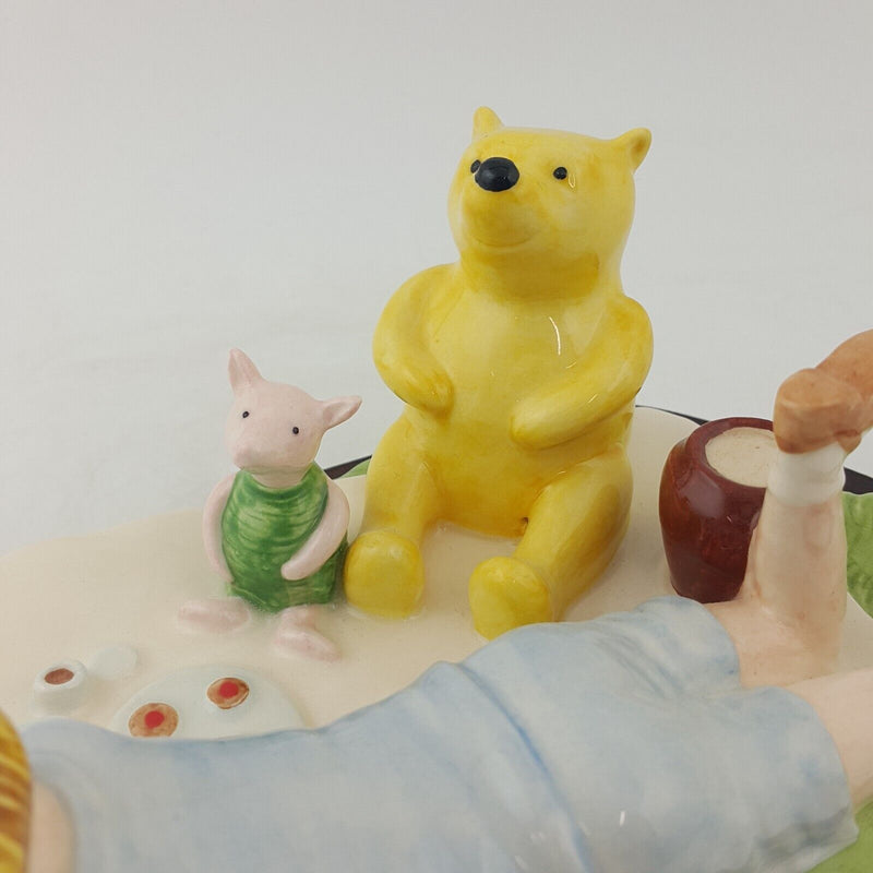 Royal Doulton Winnie the Pooh Pooh Counting The Honeypots WP12 - 8127 RD