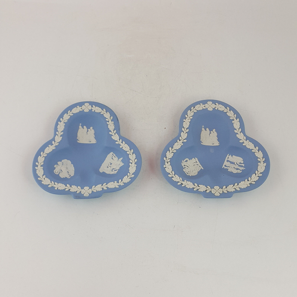 Wedgwood - Pair Of Blue Jasperware Clover Shaped Pin Dishes / Trinkets - WD 2844