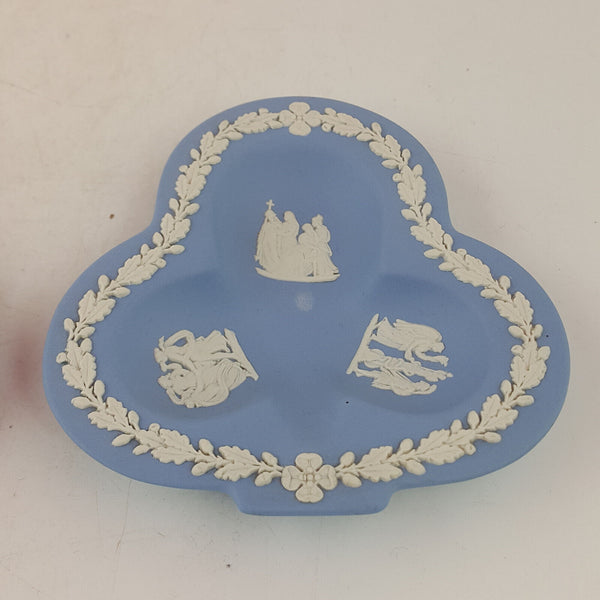 Wedgwood - Pair Of Blue Jasperware Clover Shaped Pin Dishes / Trinkets - WD 2844