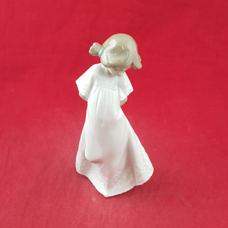 Lladro Nao Figurine - So Shy 1109 - L/N 2906