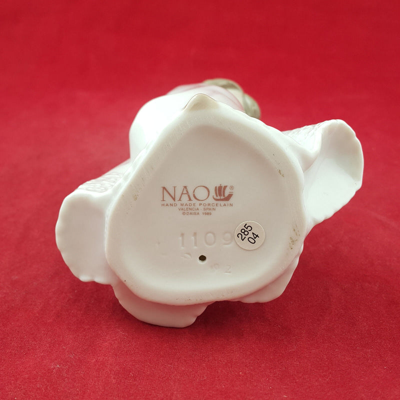 Lladro Nao Figurine - So Shy 1109 - L/N 2906