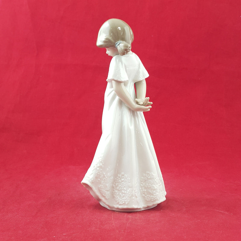 Lladro Nao Figurine - So Shy 1109 - L/N 2906