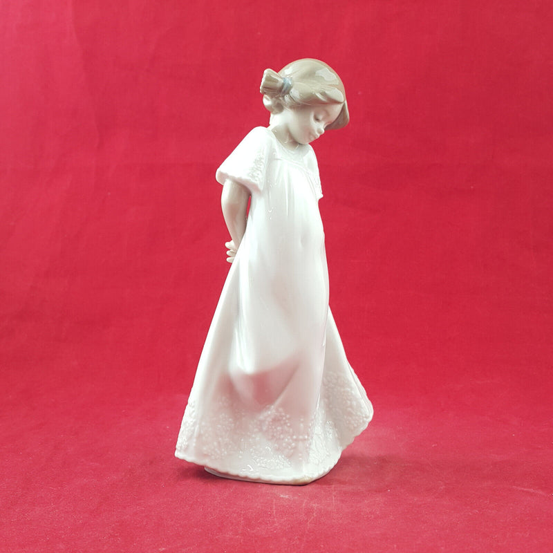 Lladro Nao Figurine - So Shy 1109 - L/N 2906