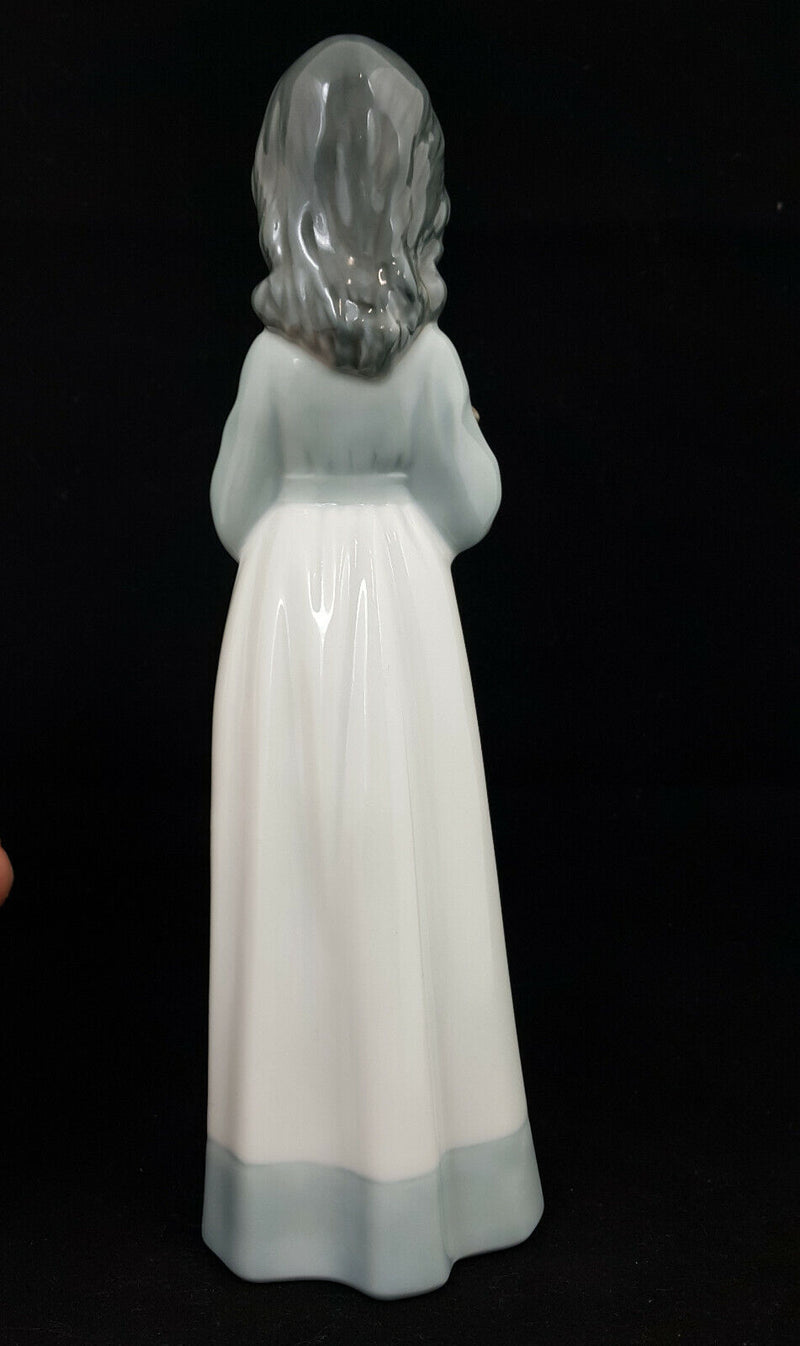 Lladro NAO Figurine Someone To Love Model 1118