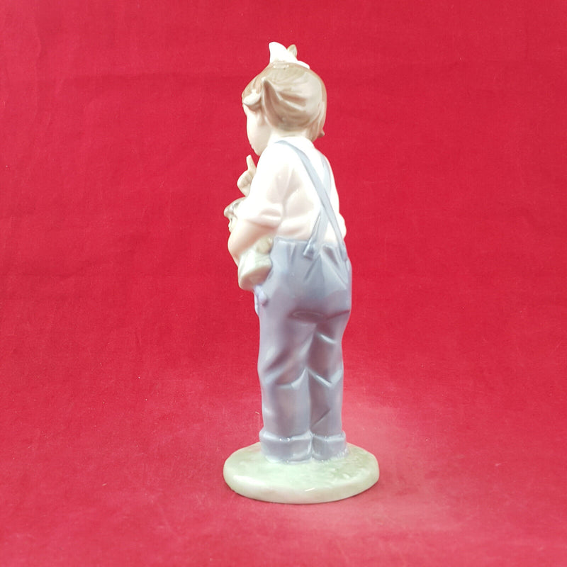 Lladro Nao Figurine - Hush Now Girl 1069 - L/N 3172