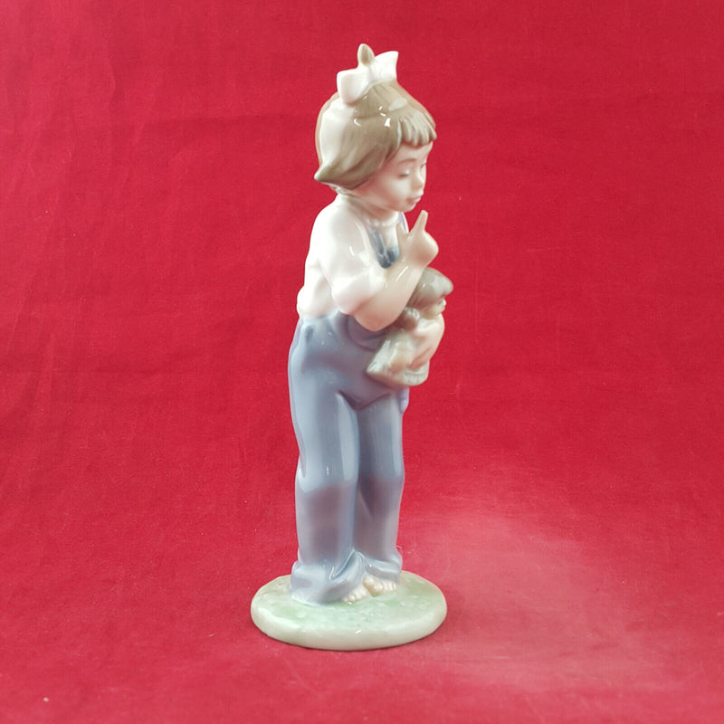 Lladro Nao Figurine - Hush Now Girl 1069 - L/N 3172